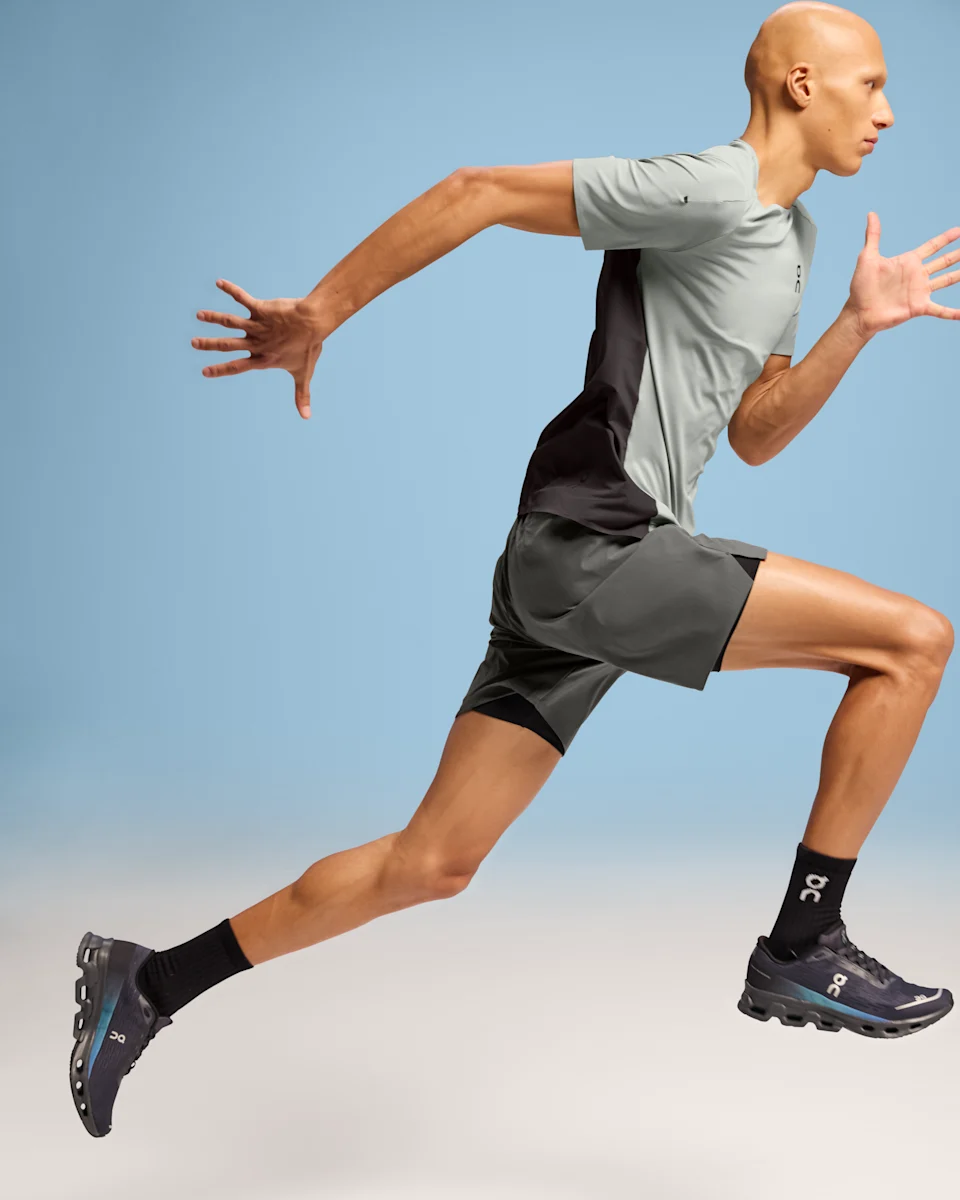On Performance Hybrid Short Shadow Masculino
