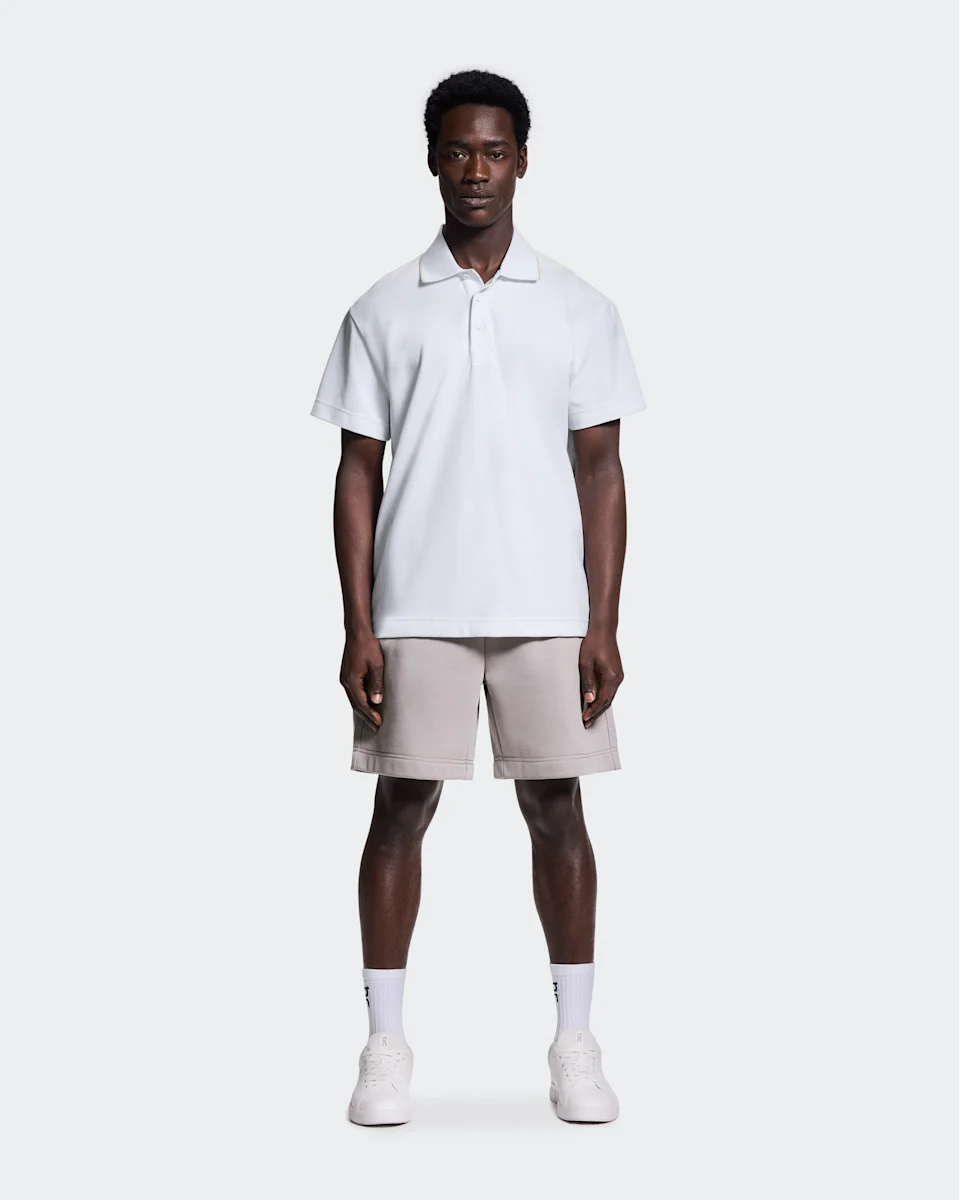 On Courtside Polo White & Sand Masculino – Lifestyle tenista, uso fora das quadras, conforto o dia inteiro