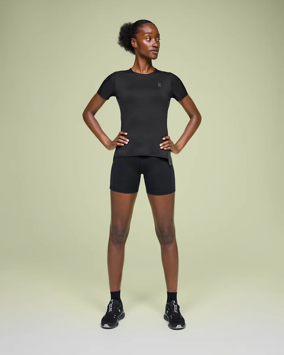 On Performance-T Black & Eclipse Feminino – Corrida de rua, clima quente