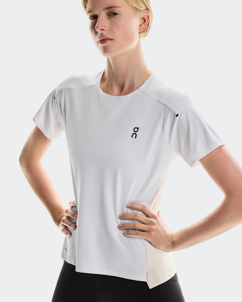 On Performance-T White & Silver Feminino