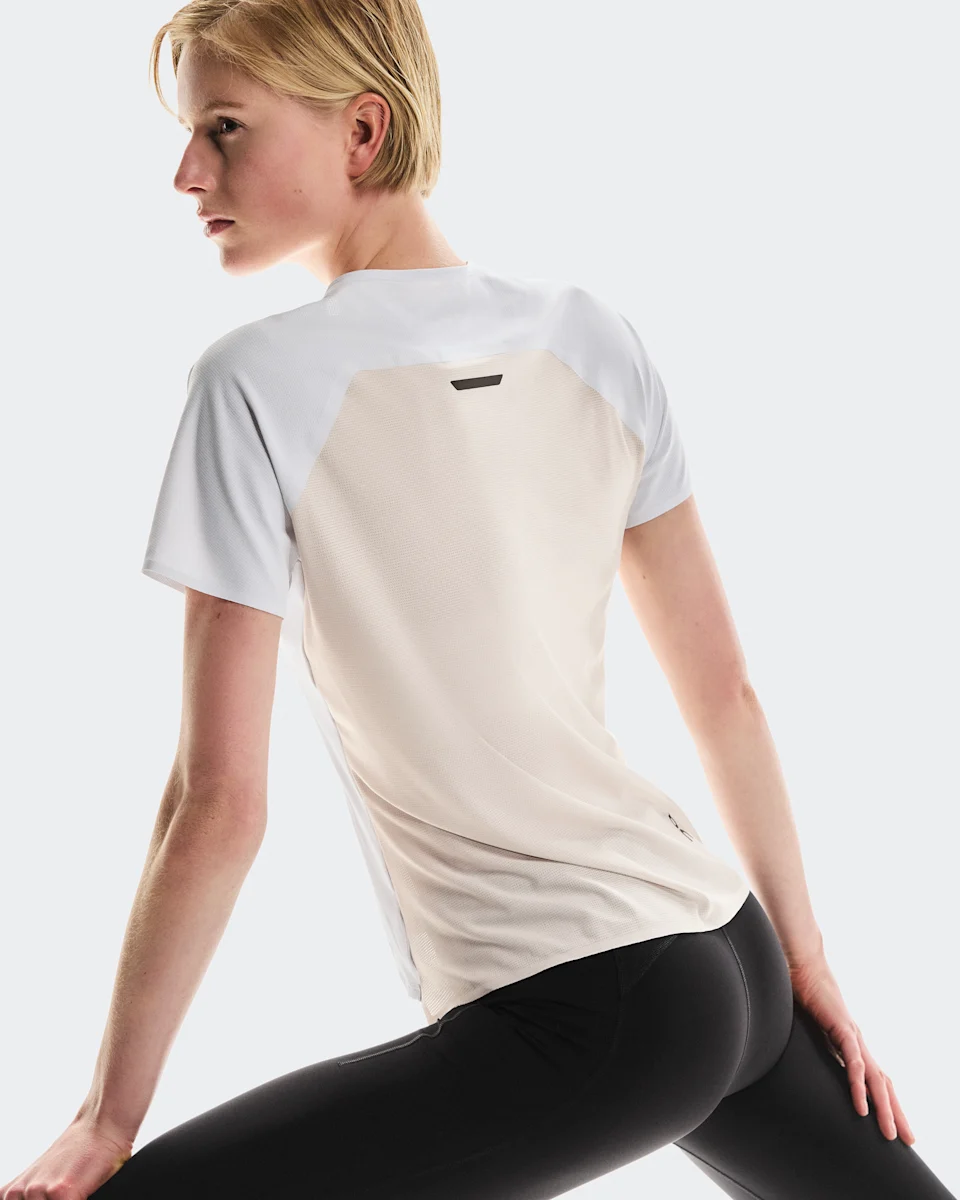 On Performance-T White & Silver Feminino