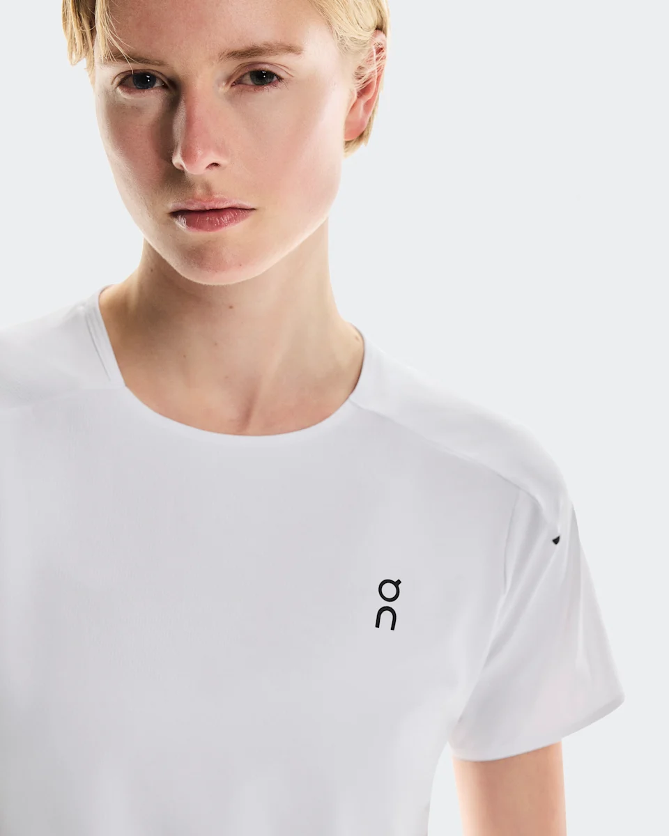 On Performance-T White & Silver Feminino
