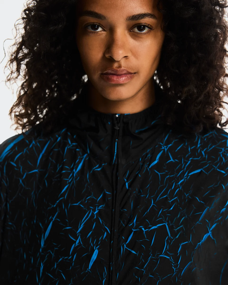 On Pace Run Jacket Malibu & Black Feminino