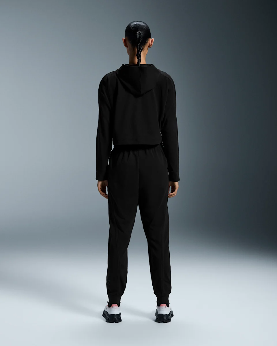 On Movement Hoodie Black Feminino