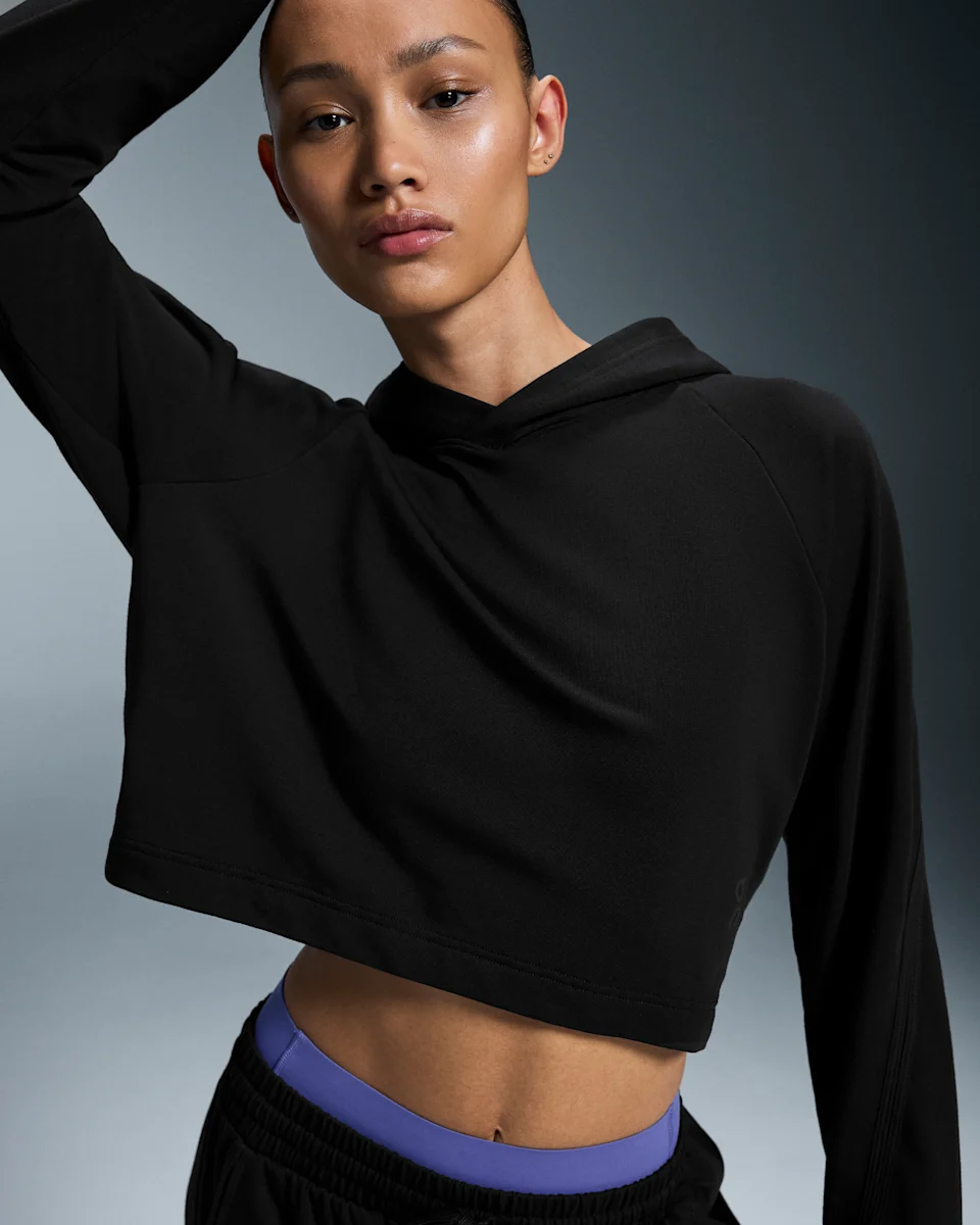 On Movement Hoodie Black Feminino
