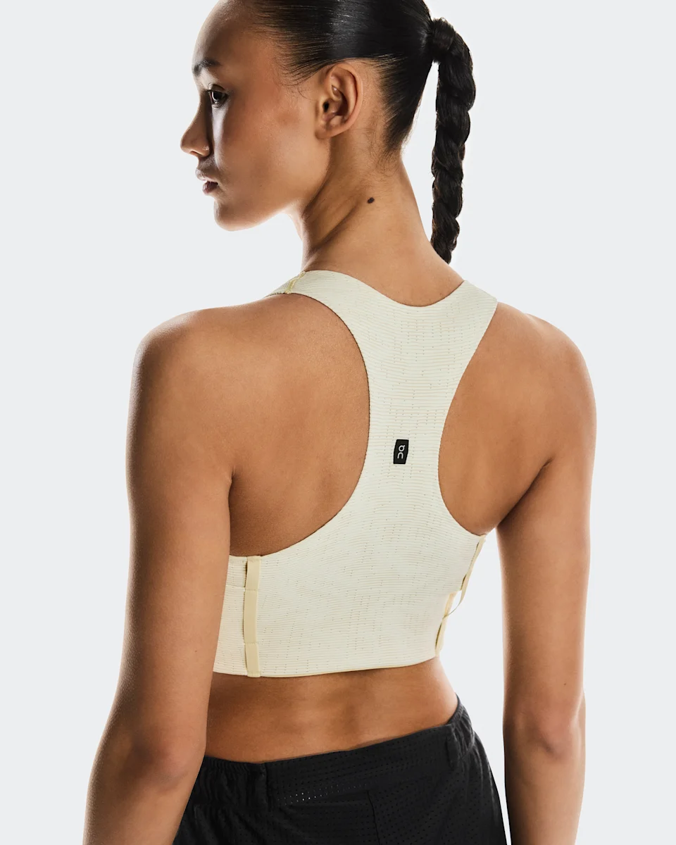 On Pace Pocket Bra Taupe Feminino