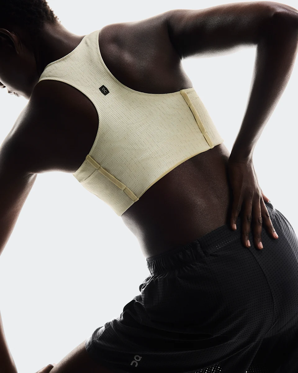 On Pace Pocket Bra Taupe Feminino