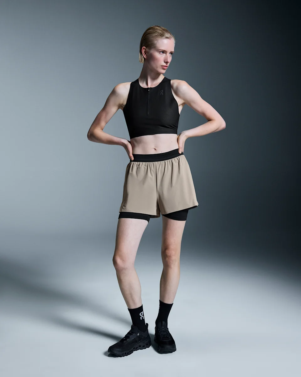 On 3" Performance 2/1 Shorts Cinder & Black Feminino