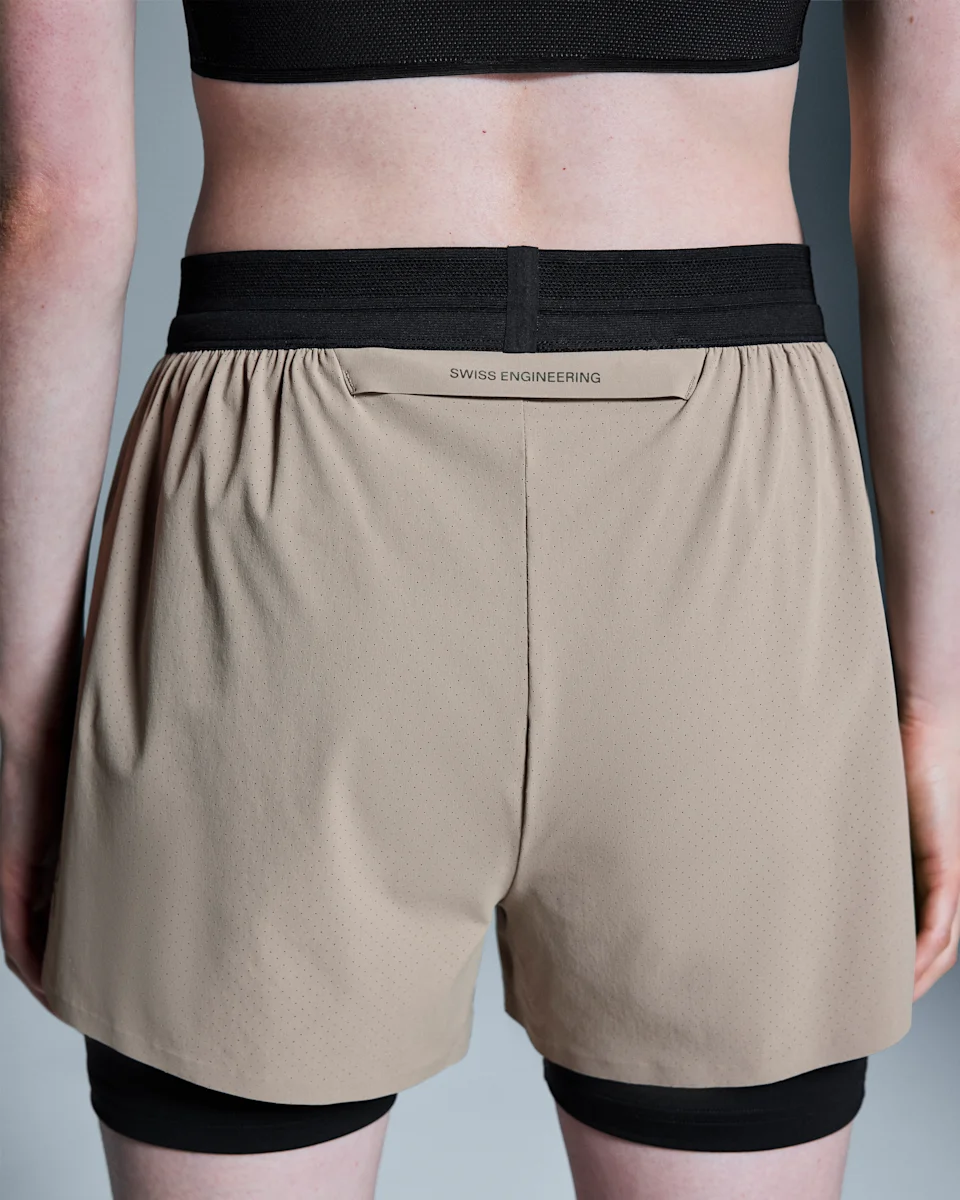 On 3" Performance 2/1 Shorts Cinder & Black Feminino