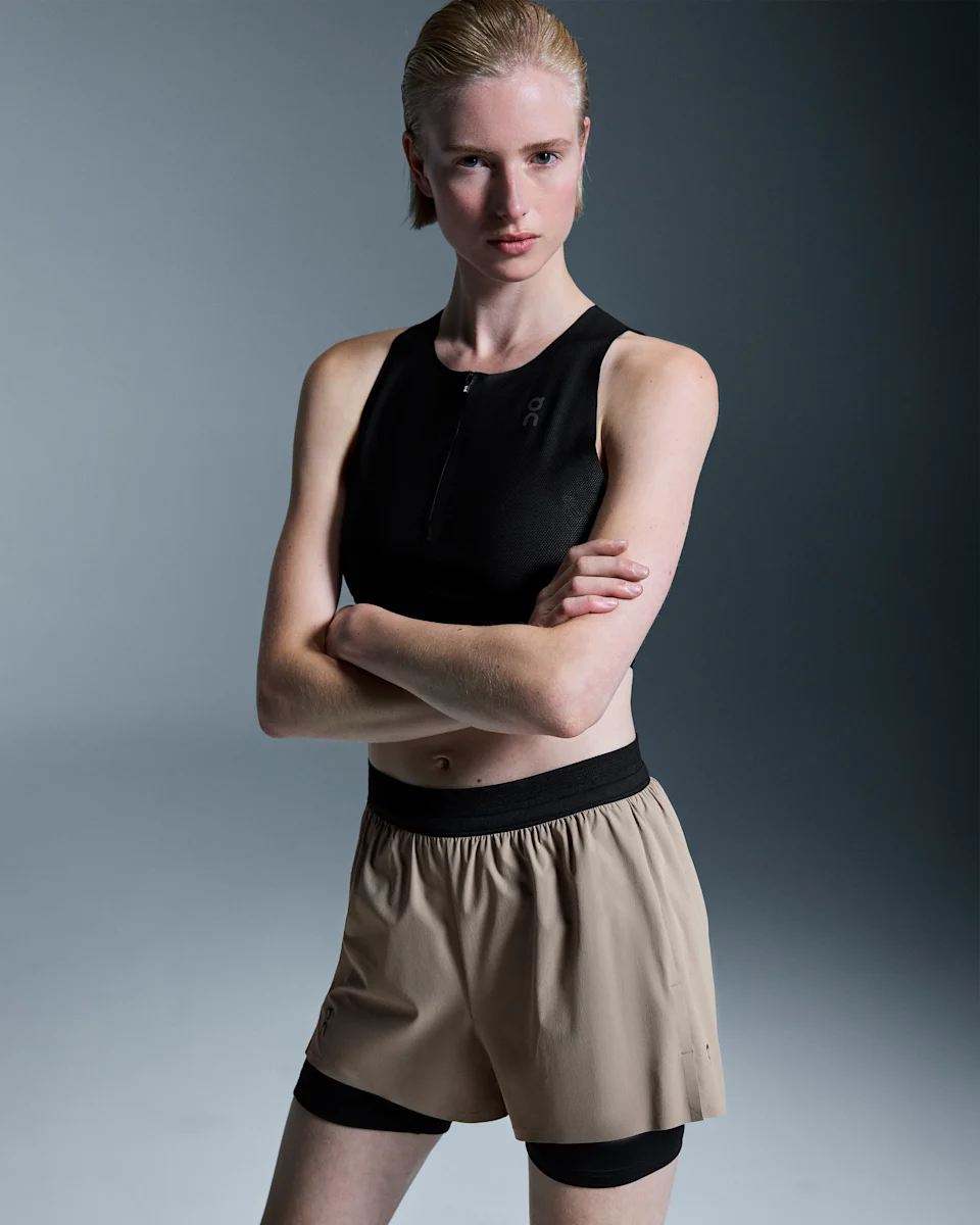 On 3" Performance 2/1 Shorts Cinder & Black Feminino