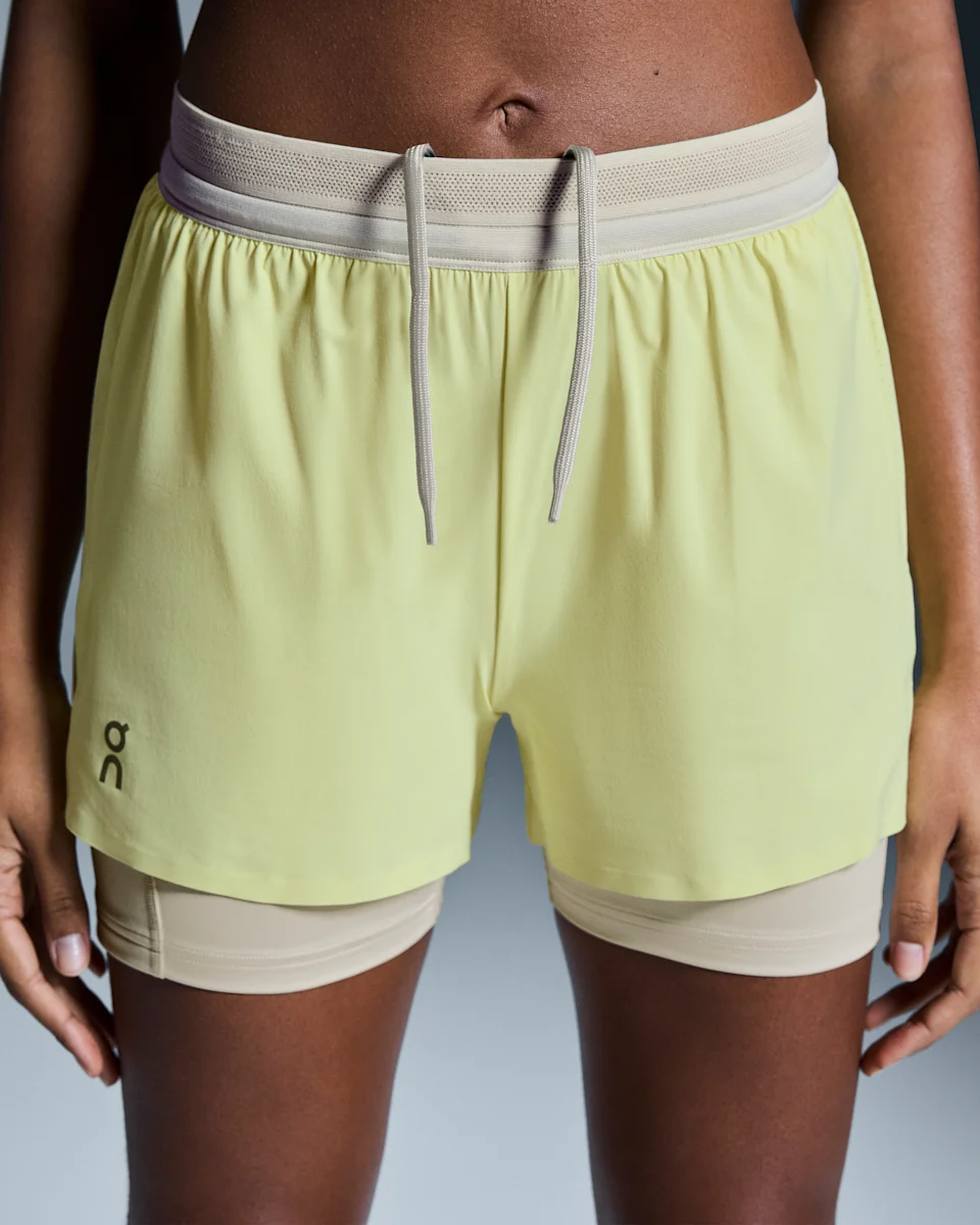 On 3" Performance 2/1 Shorts Limelight & Sand Feminino