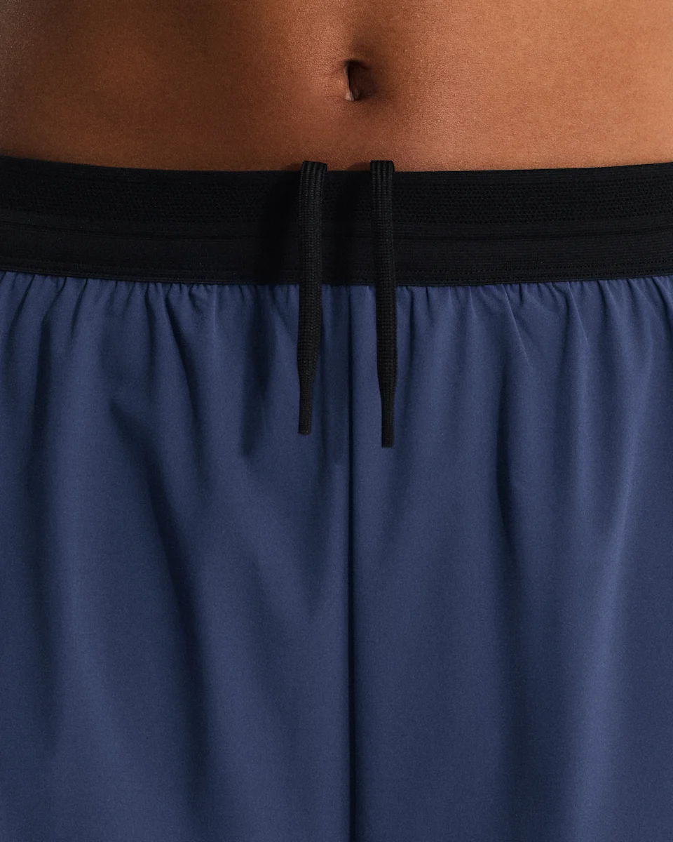On 3" Performance 2/1 Shorts Acai & Black Feminino