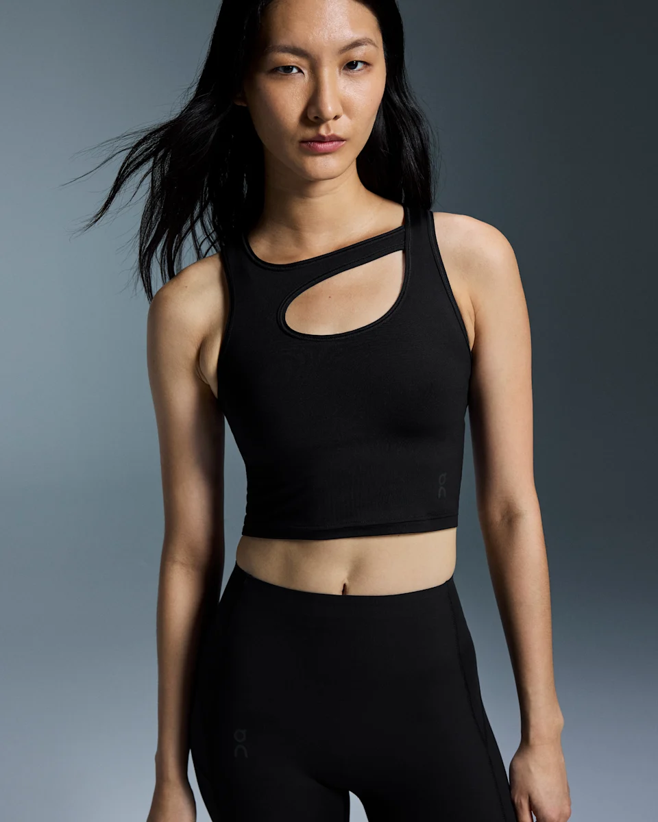 On Studio Cut-Out Crop Black Feminino