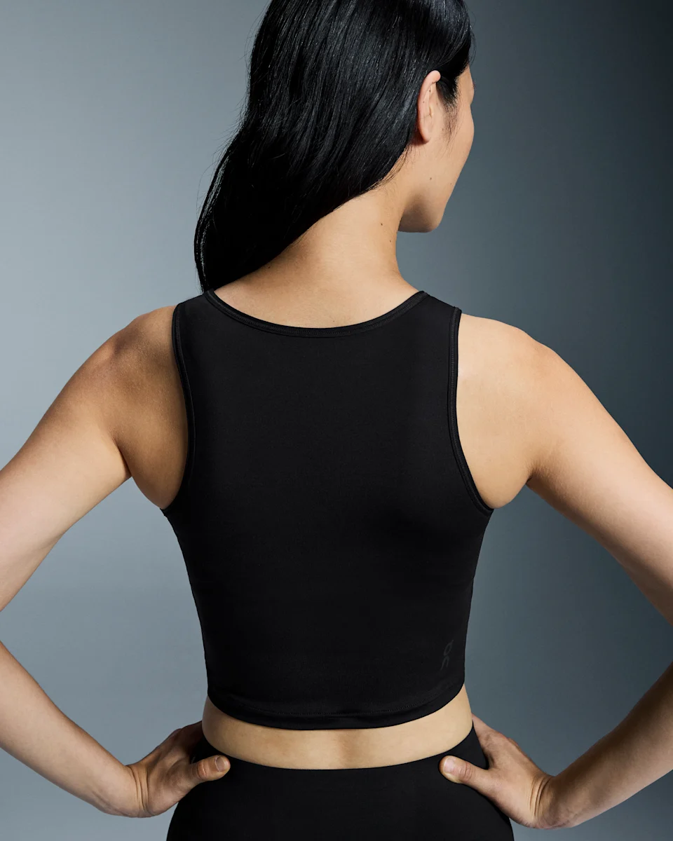 On Studio Cut-Out Crop Black Feminino