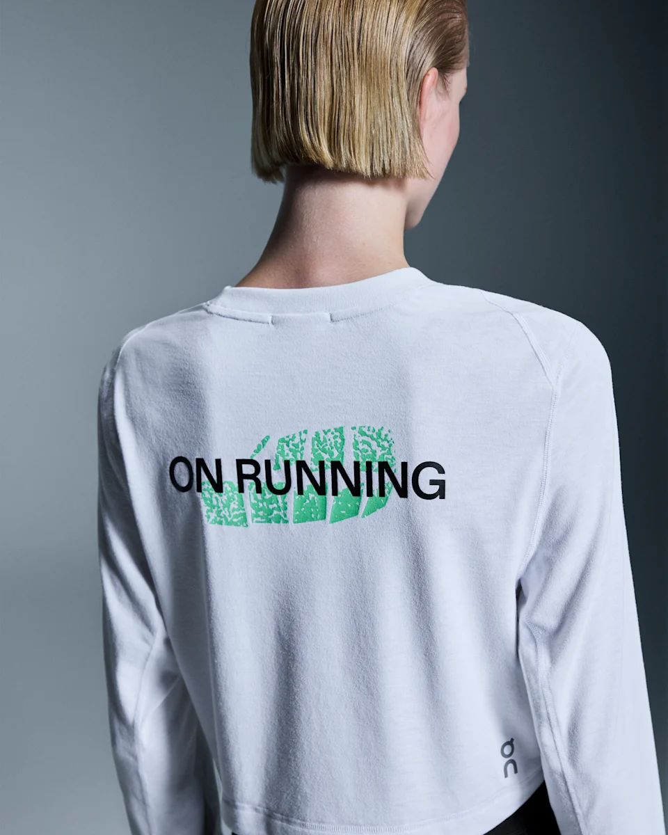 On Train Long-T Crop Graphic White Feminino