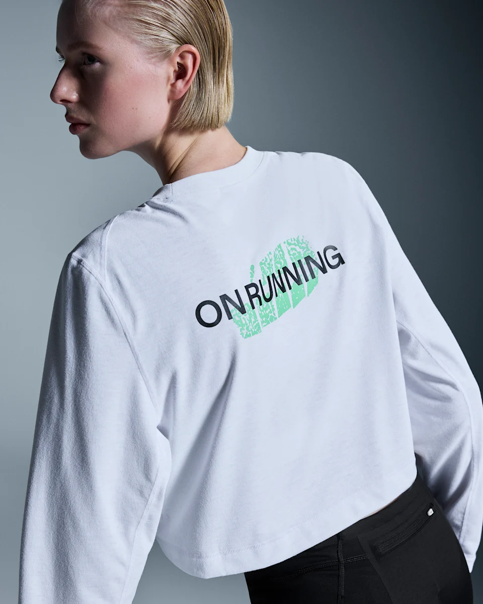 On Train Long-T Crop Graphic White Feminino