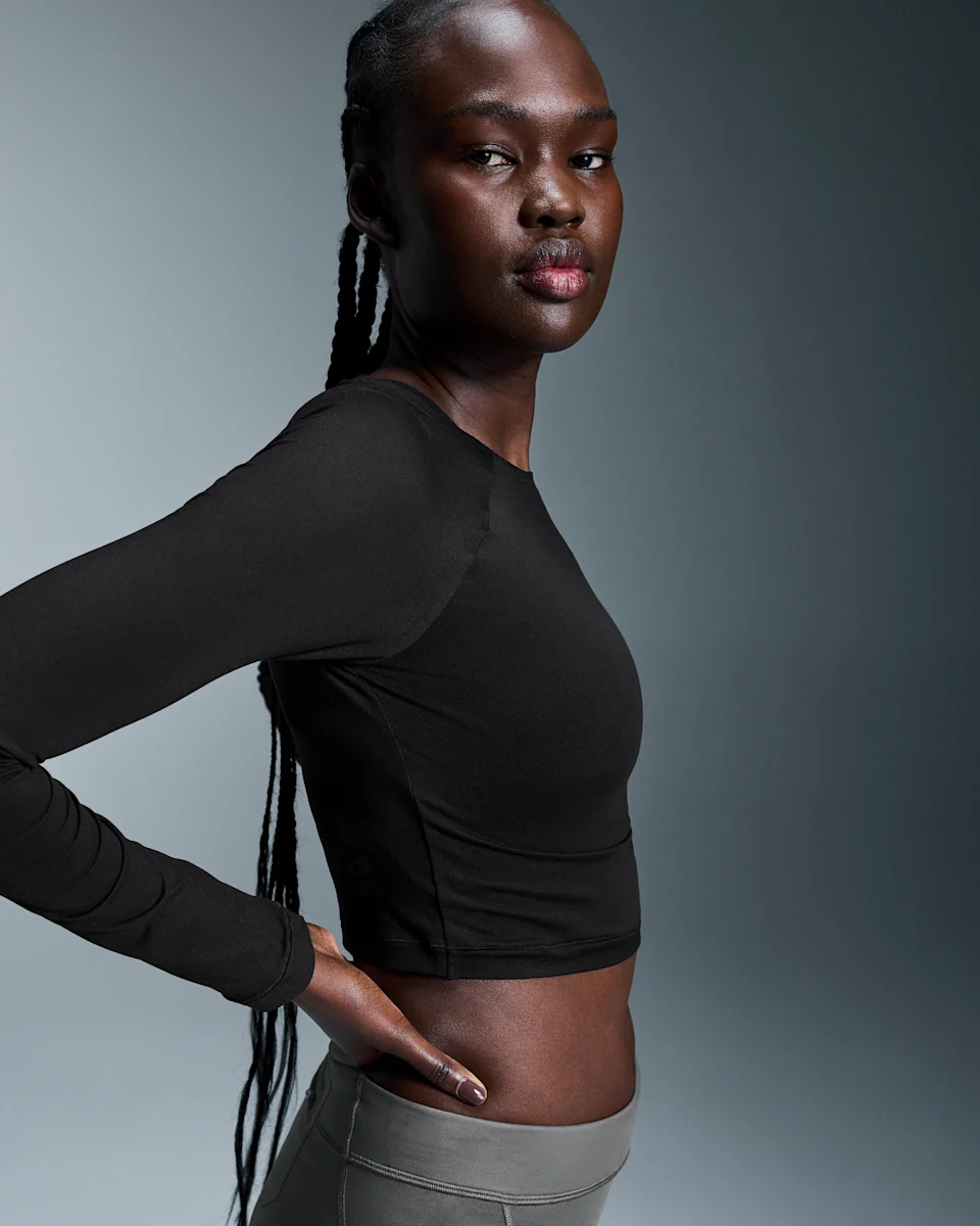 On Studio Long-T Crop Black Feminino