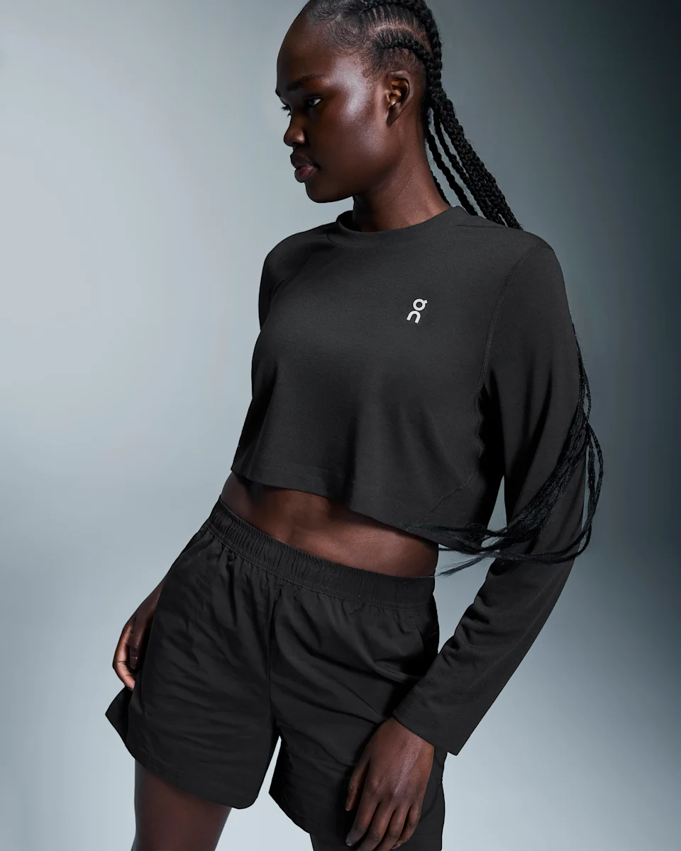 On Train Long-T Crop Black Feminino