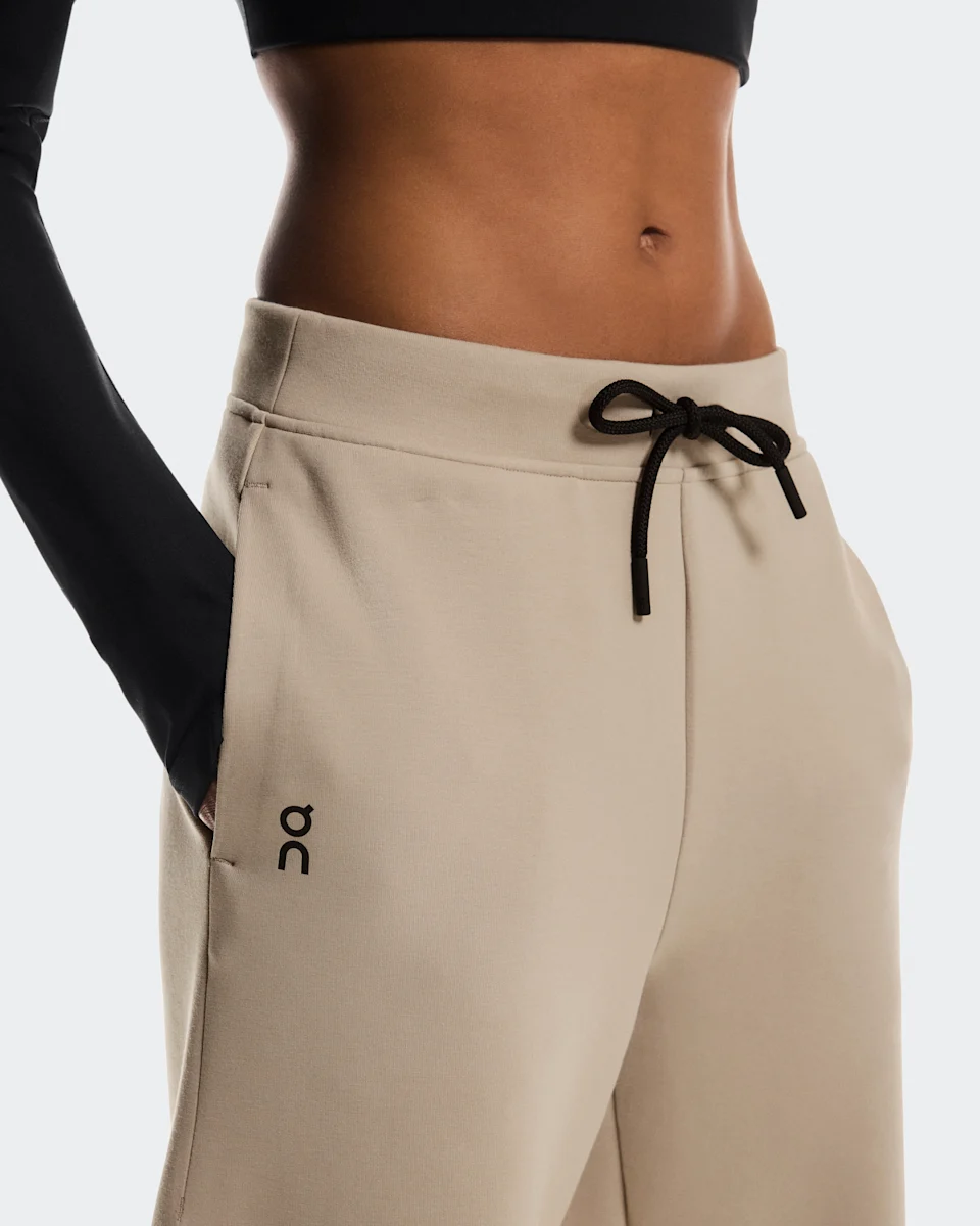 On Focus Tech Sweatpants Desert Feminino