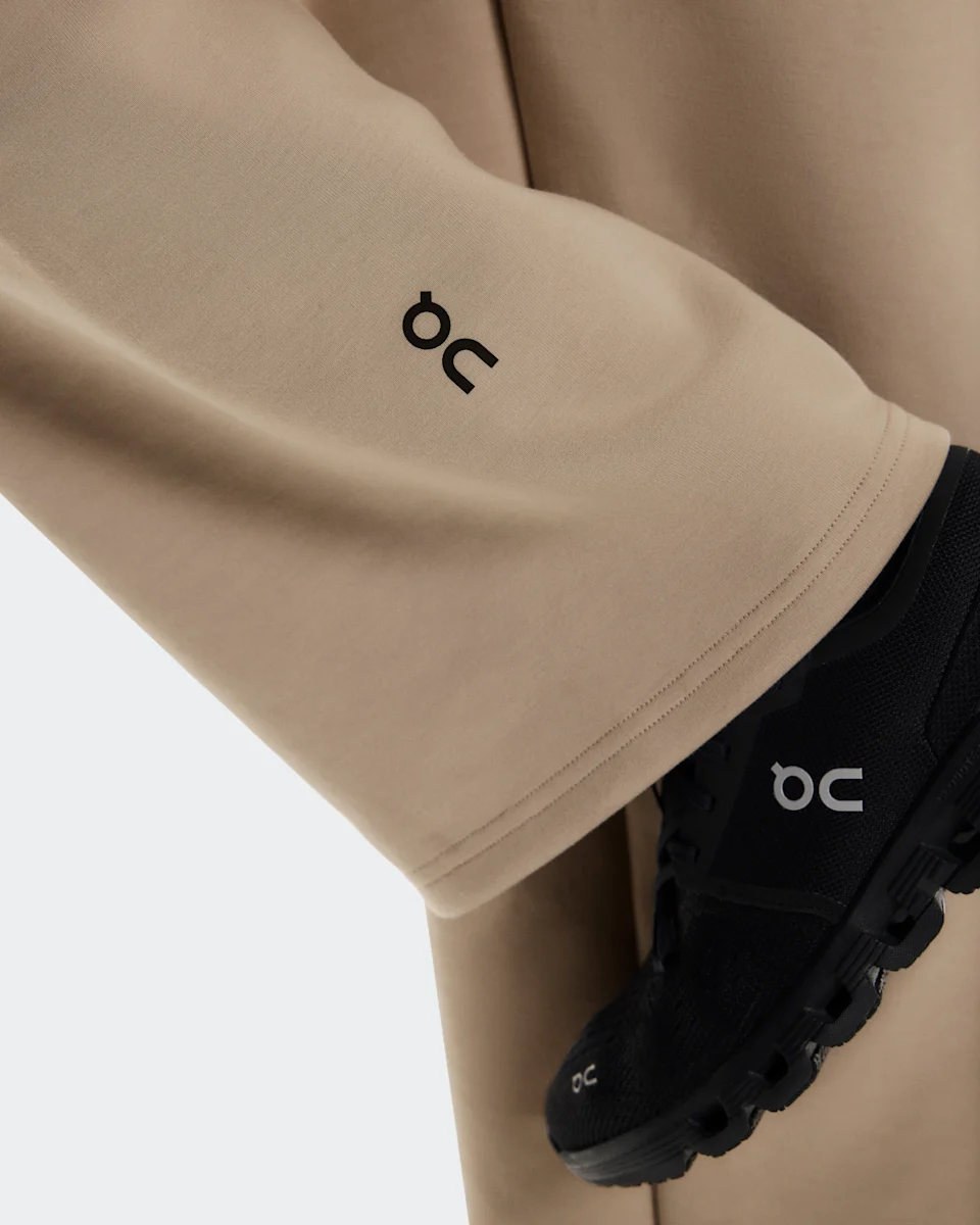 On Focus Tech Sweatpants Desert Feminino