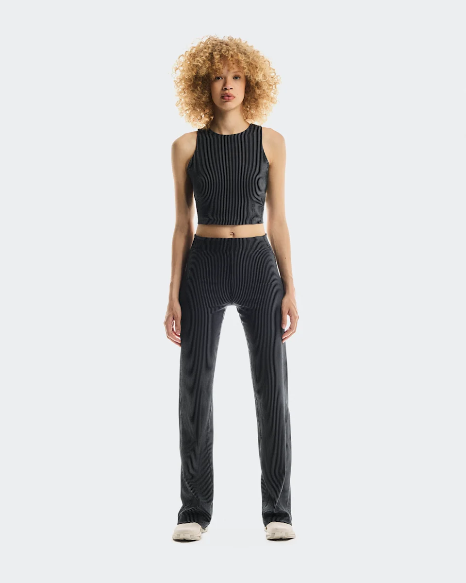 On All-Day Ribbed Crop Black & Rock Feminino – Uso diário, viagens, lifestyle