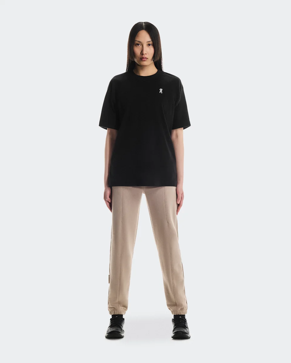 On Club T Graphic Black & Olive Feminino – Uso diário, viagens, lifestyle
