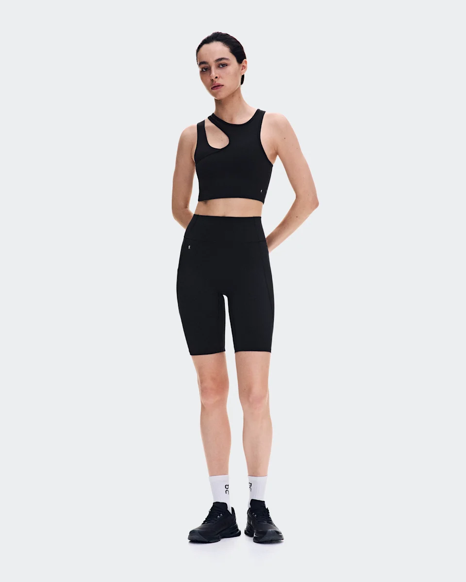 On Studio Asymmetric Crop Black Feminino – Treinos de baixa intensidade, uso diário