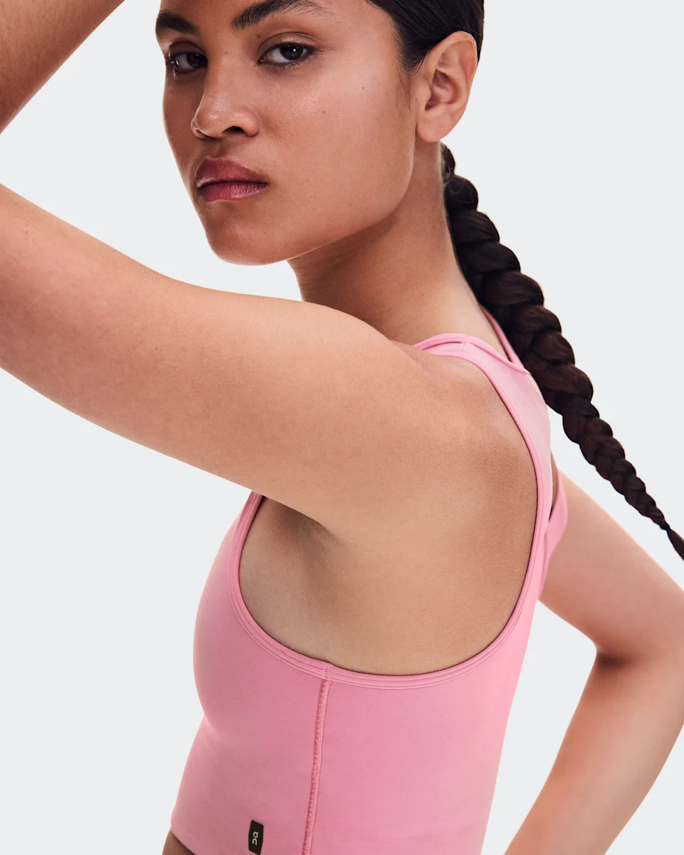 On Studio Asymmetric Crop Magnolia Feminino