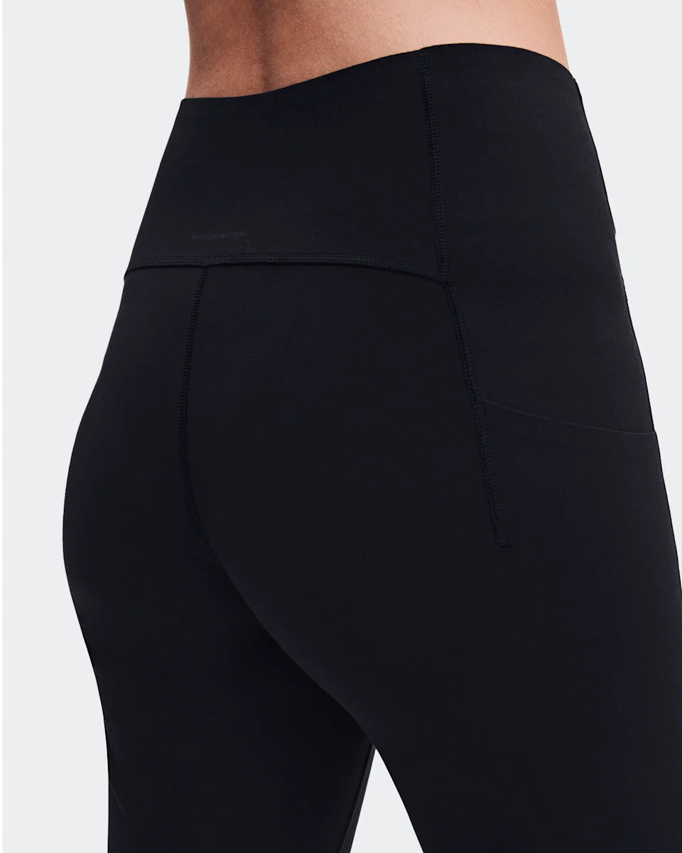 On Studio Flared Pants 32" Black Feminino