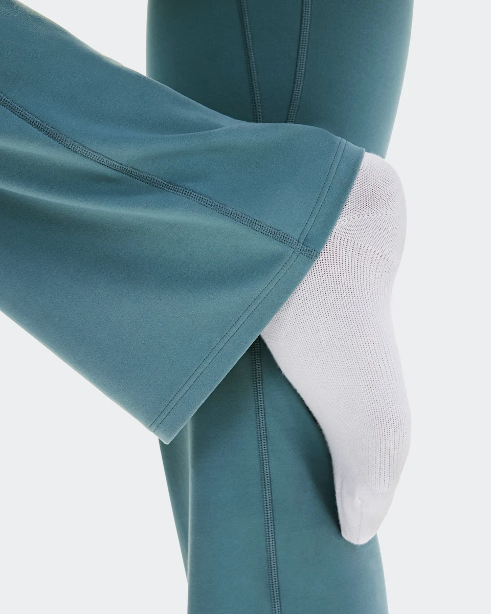 On Studio Flared Pants 32" Agave Feminino
