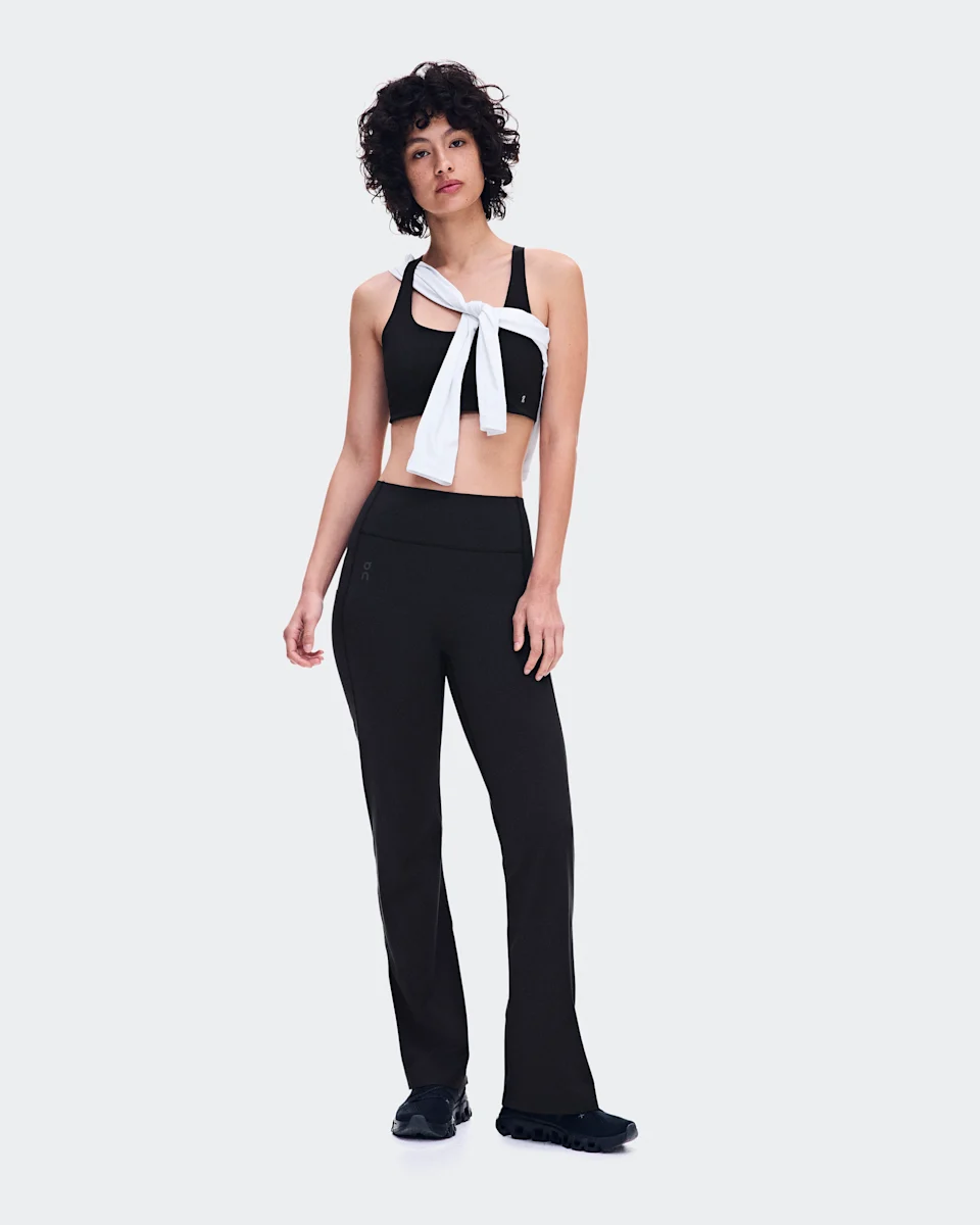 On Studio Flared Pants 30" Black Feminino – Treinos de baixo impacto, uso diário