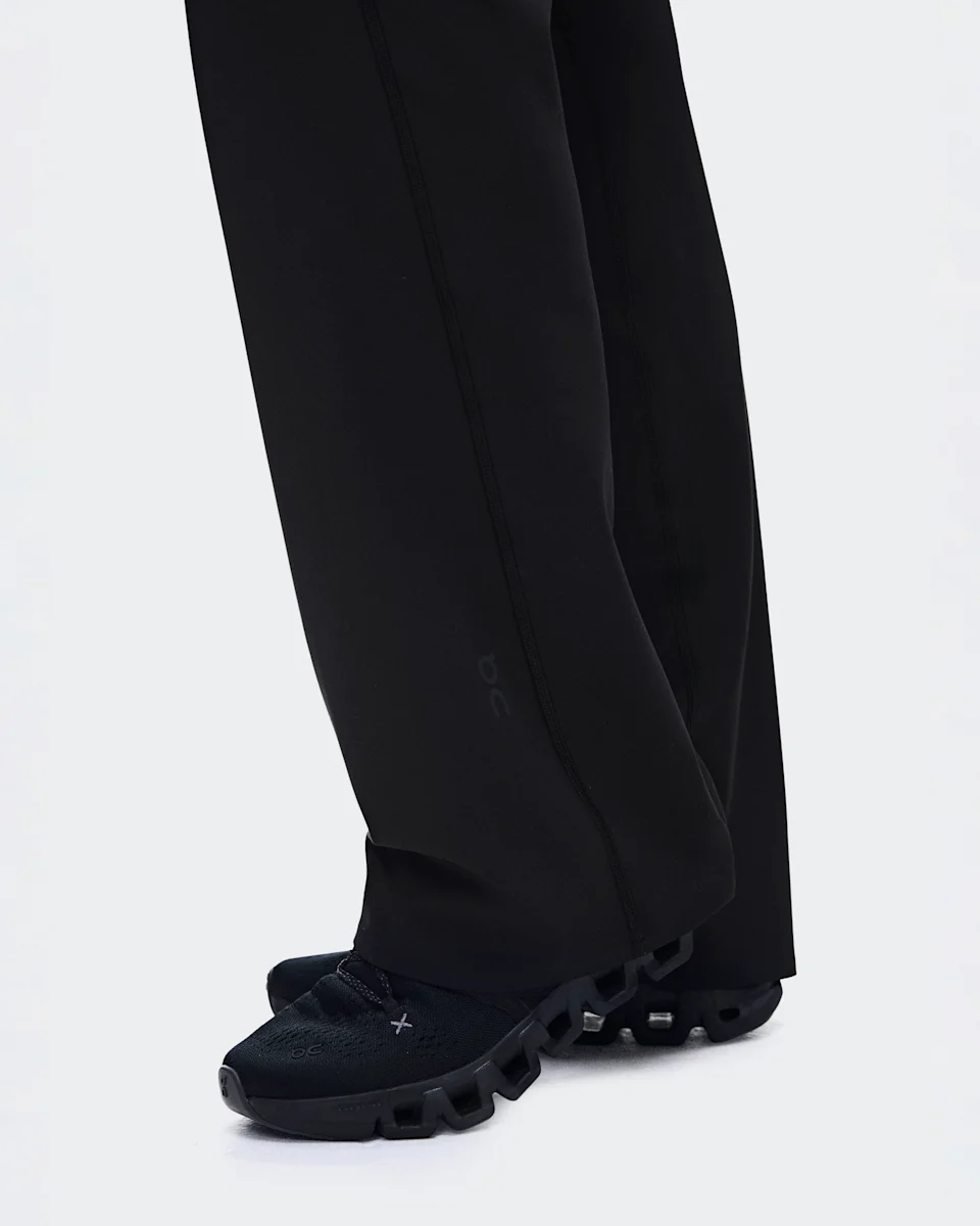 On Studio Flared Pants 30" Black Feminino
