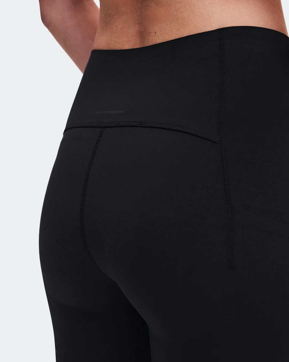 On Studio Flared Pants 30" Black Feminino