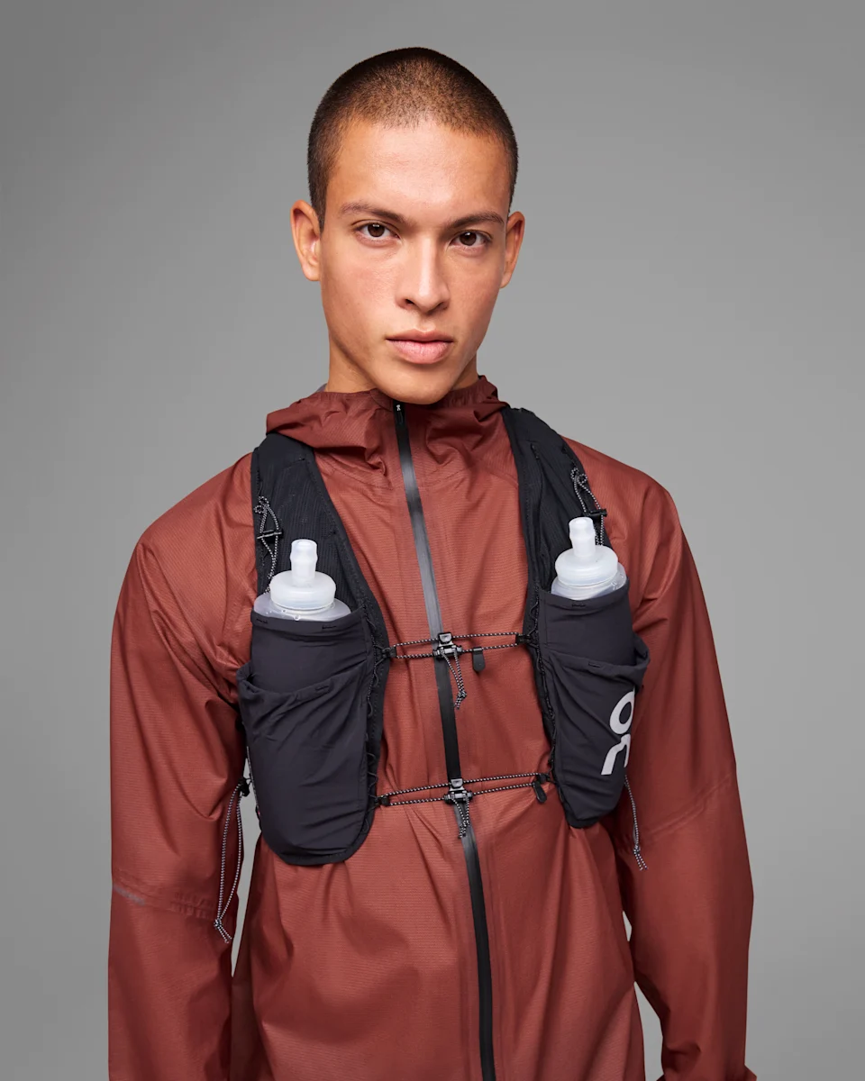 On Ultra Vest 10L Black