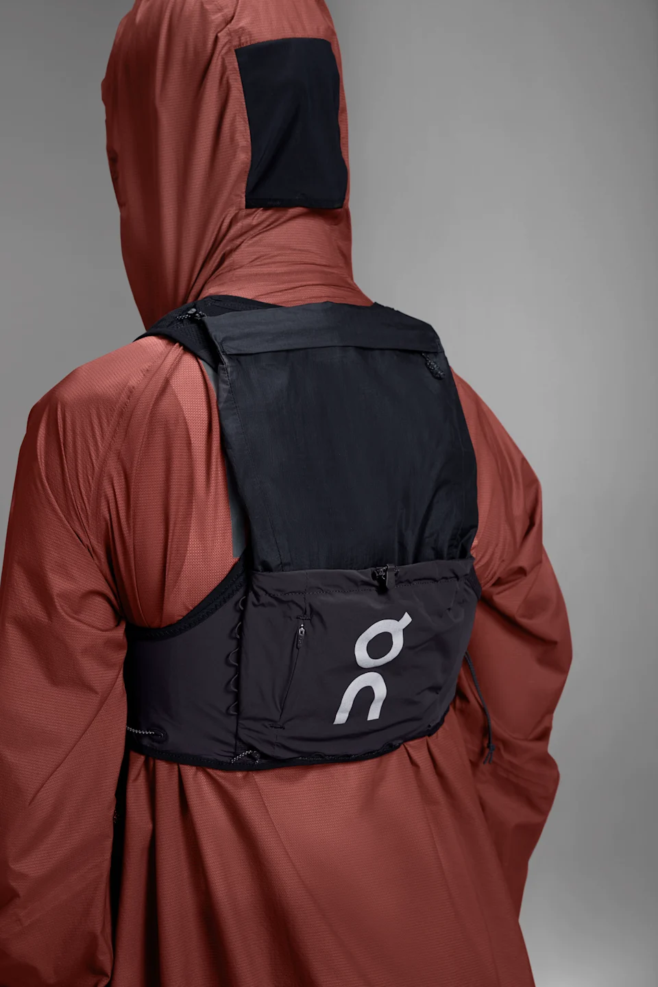 On Ultra Vest 10L Black