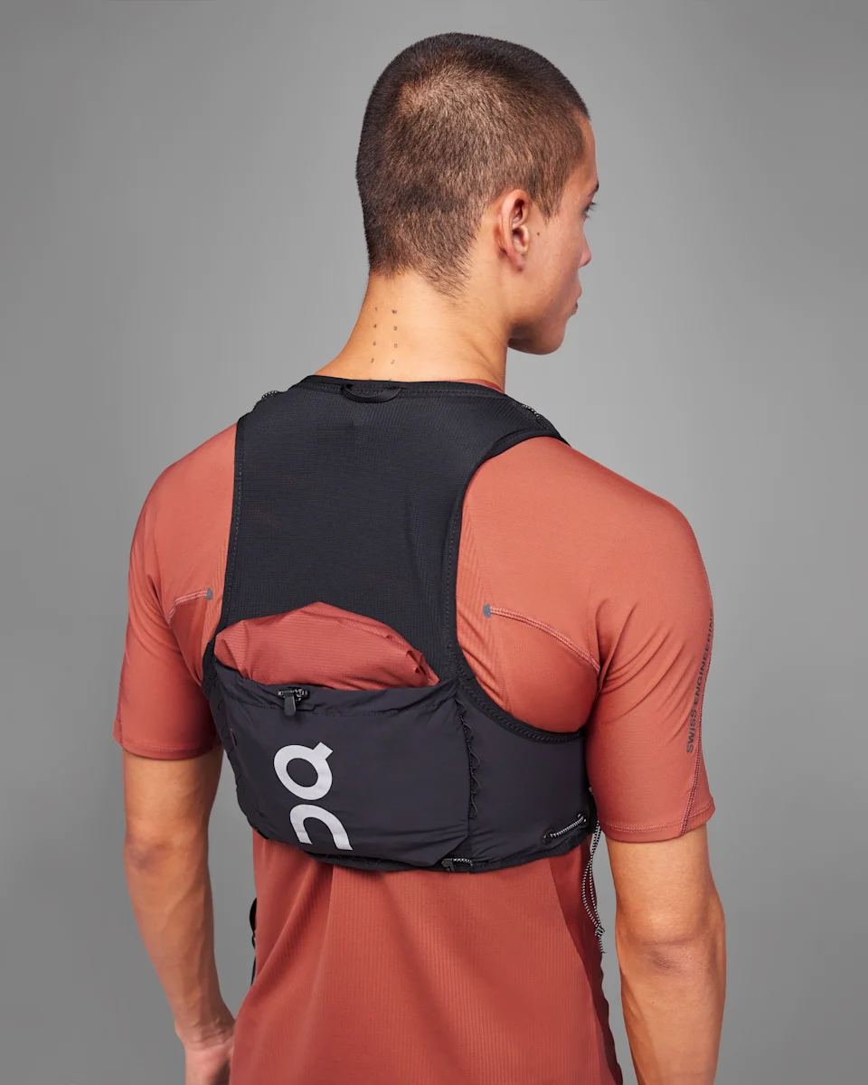 On Ultra Vest 10L Black
