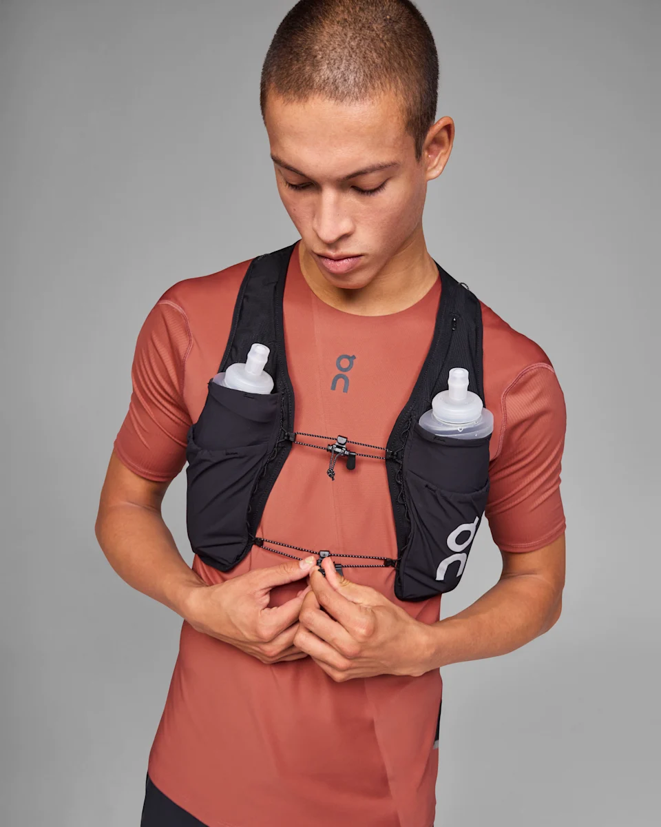 On Ultra Vest 5L Black