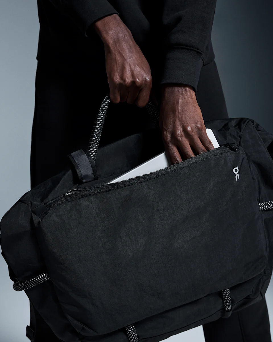 On Track Pack 40L Elite Black & Magnet