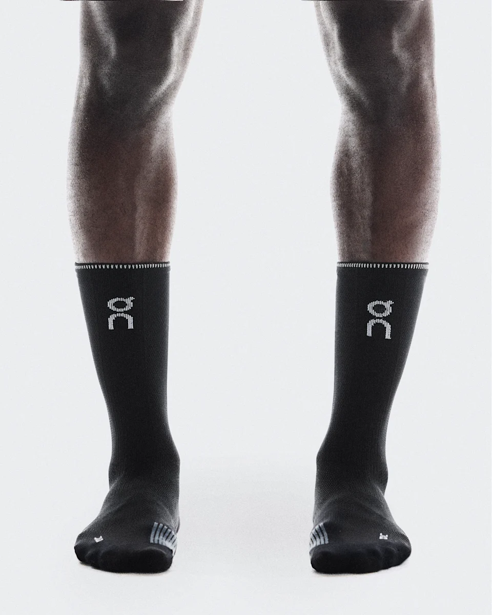 On Performance Run Sock High Black & Eclipse Unissex – Corrida de alta performance, respirável, acolchoamento