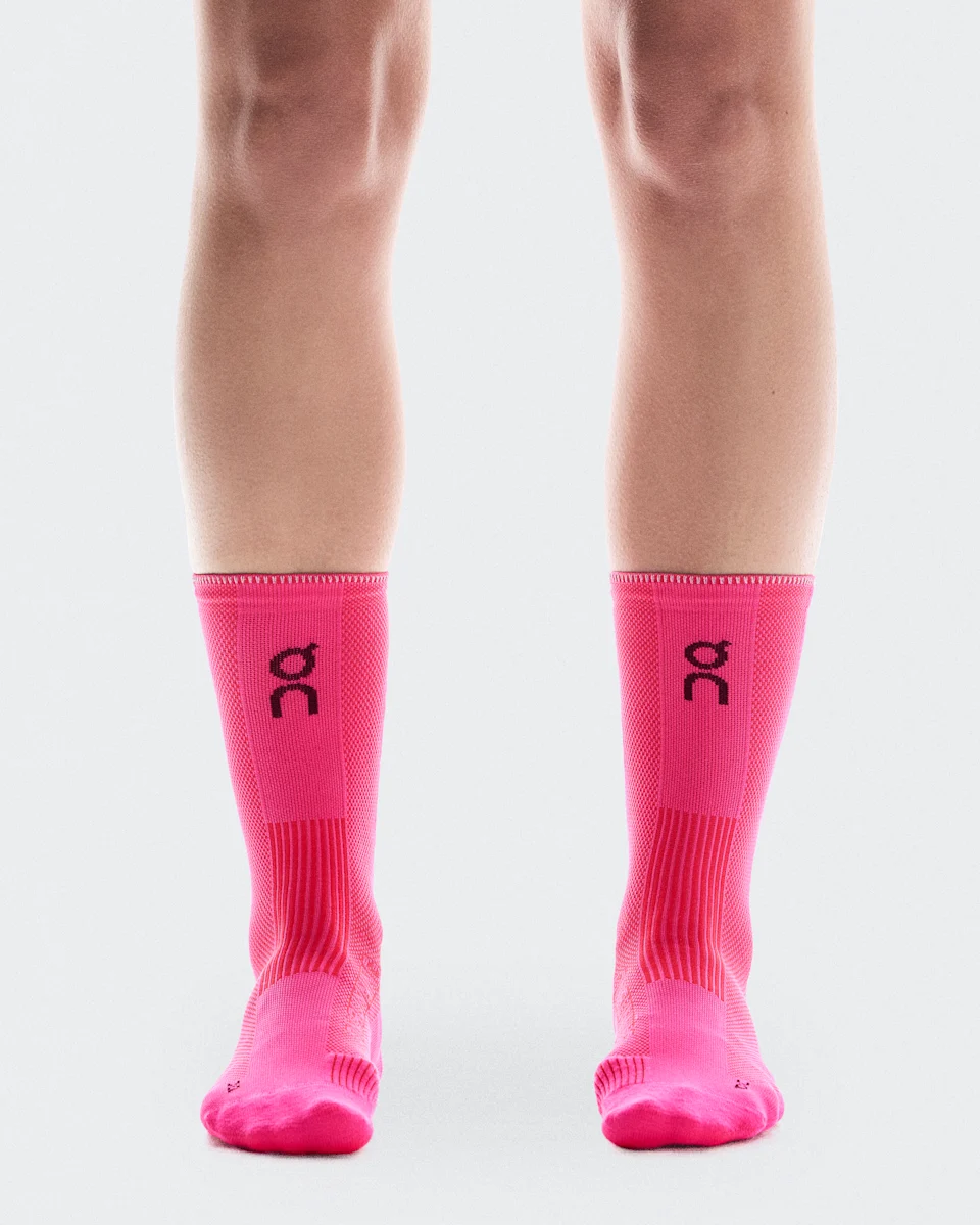 On Performance Run Sock High Pink & Red Unissex – Corrida de alta performance, respirável, acolchoamento