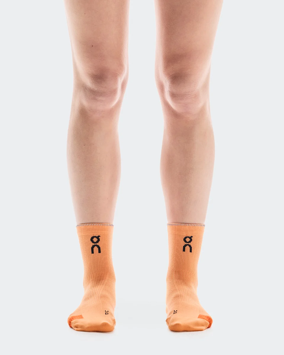 On Performance Run Sock Mid Tangerine & Flame Unissex – Corrida de alta performance, respirável, acolchoamento
