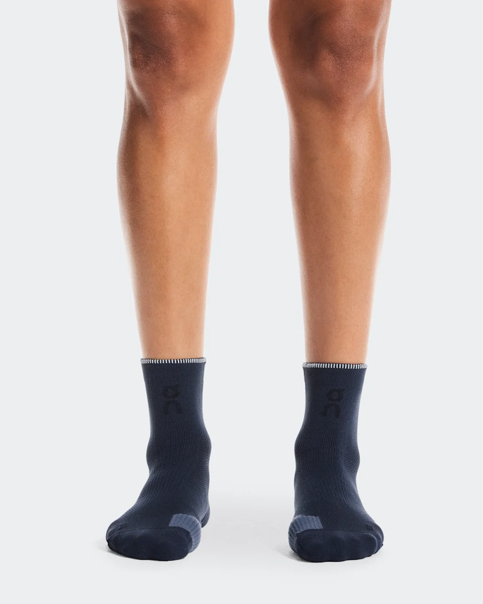 On Performance Run Sock Mid Navy & Navy