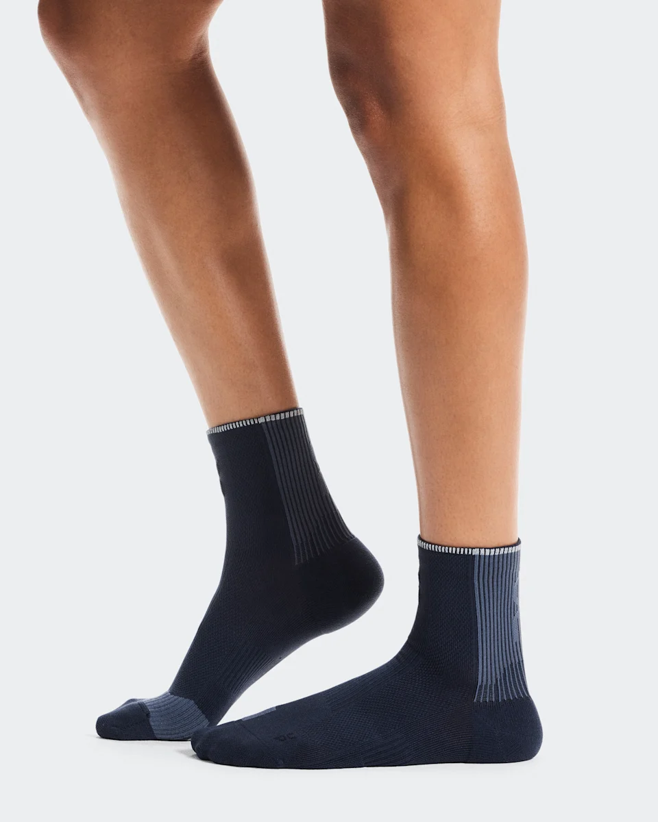 On Performance Run Sock Mid Navy & Navy
