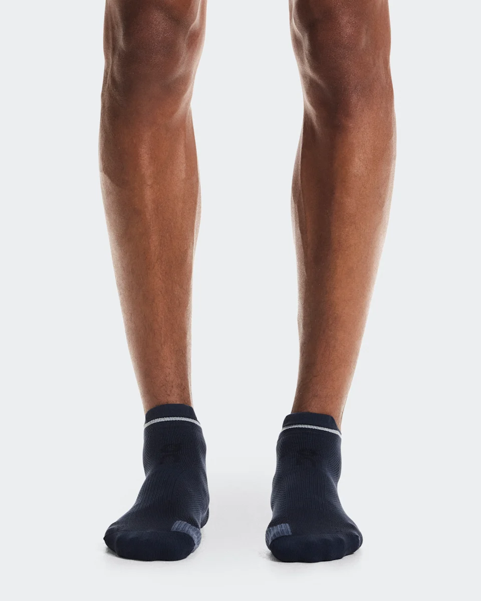 On Performance Run Sock Low Navy & Navy 