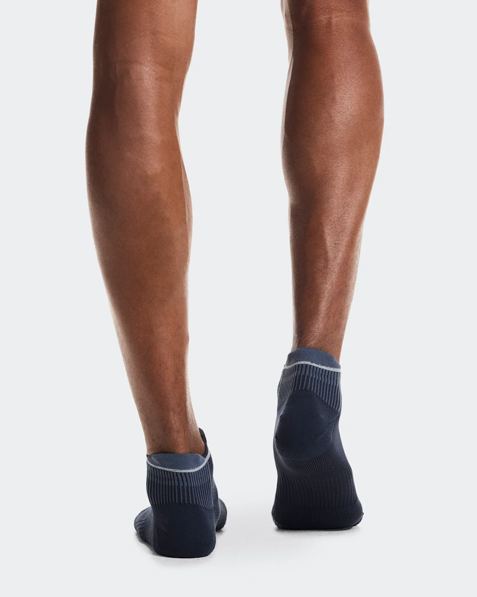 On Performance Run Sock Low Navy & Navy 