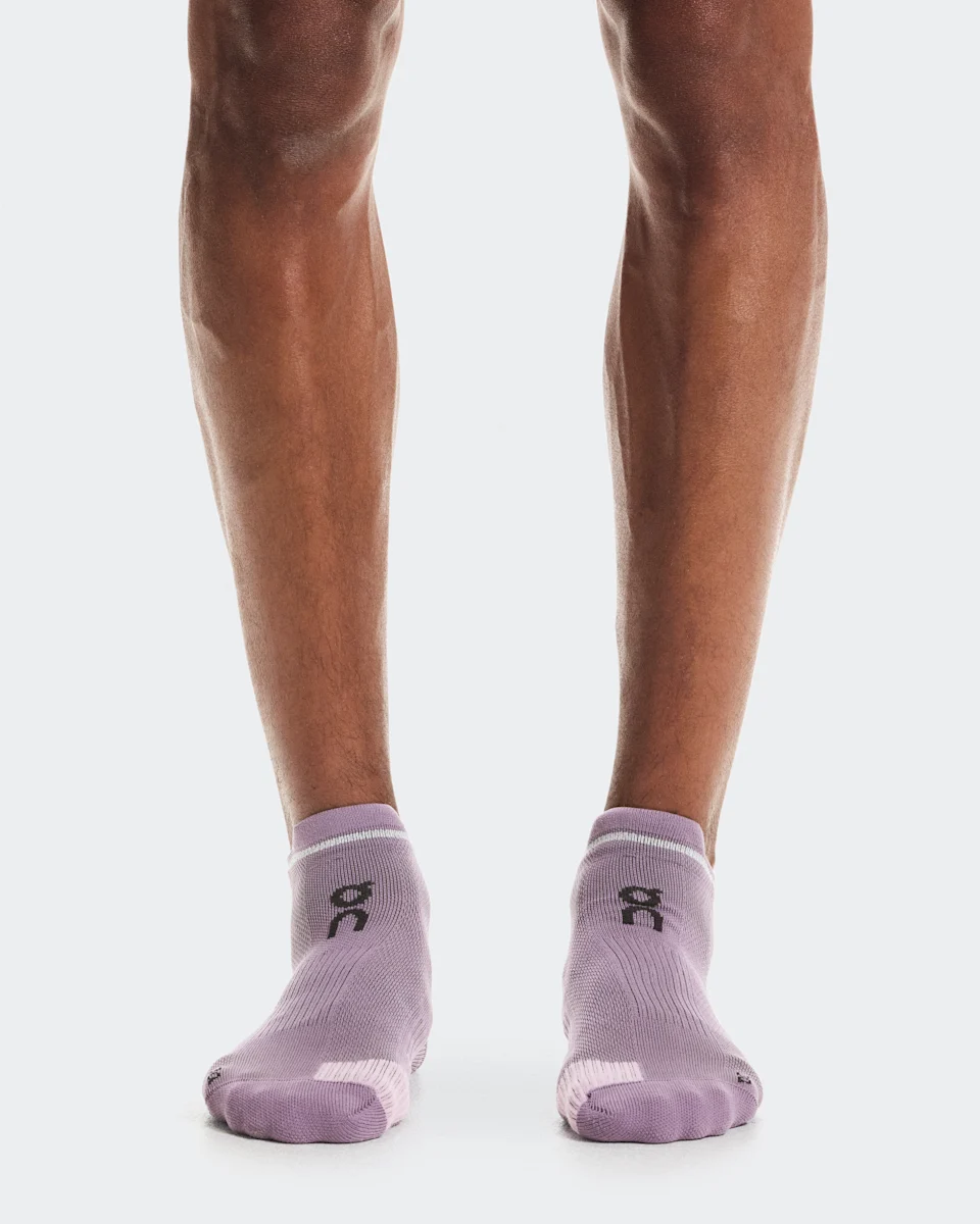 On Performance Run Sock Low Dewberry & Sakura 