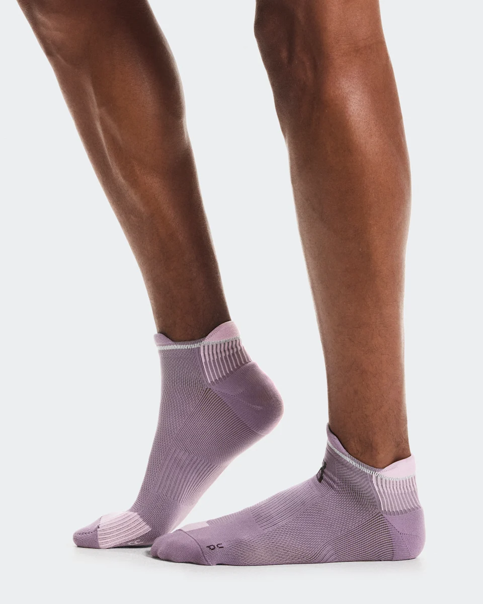 On Performance Run Sock Low Dewberry & Sakura 