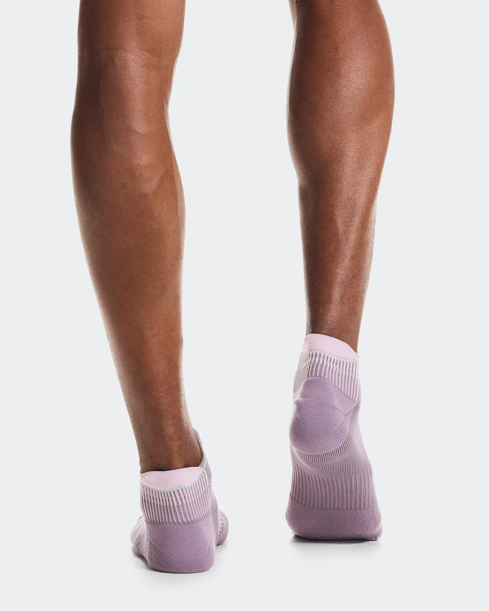 On Performance Run Sock Low Dewberry & Sakura 