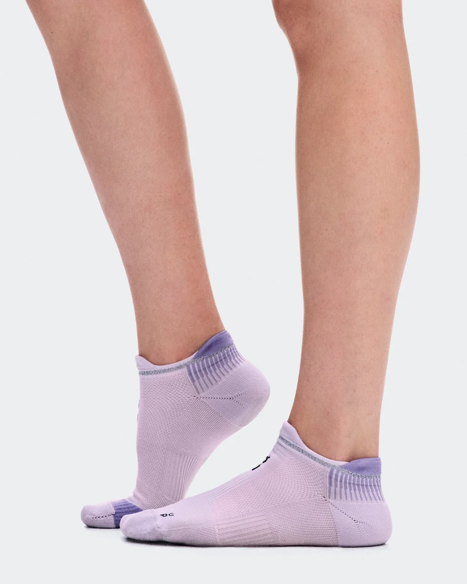 On Performance Run Sock Low Foxglove & Mallow 