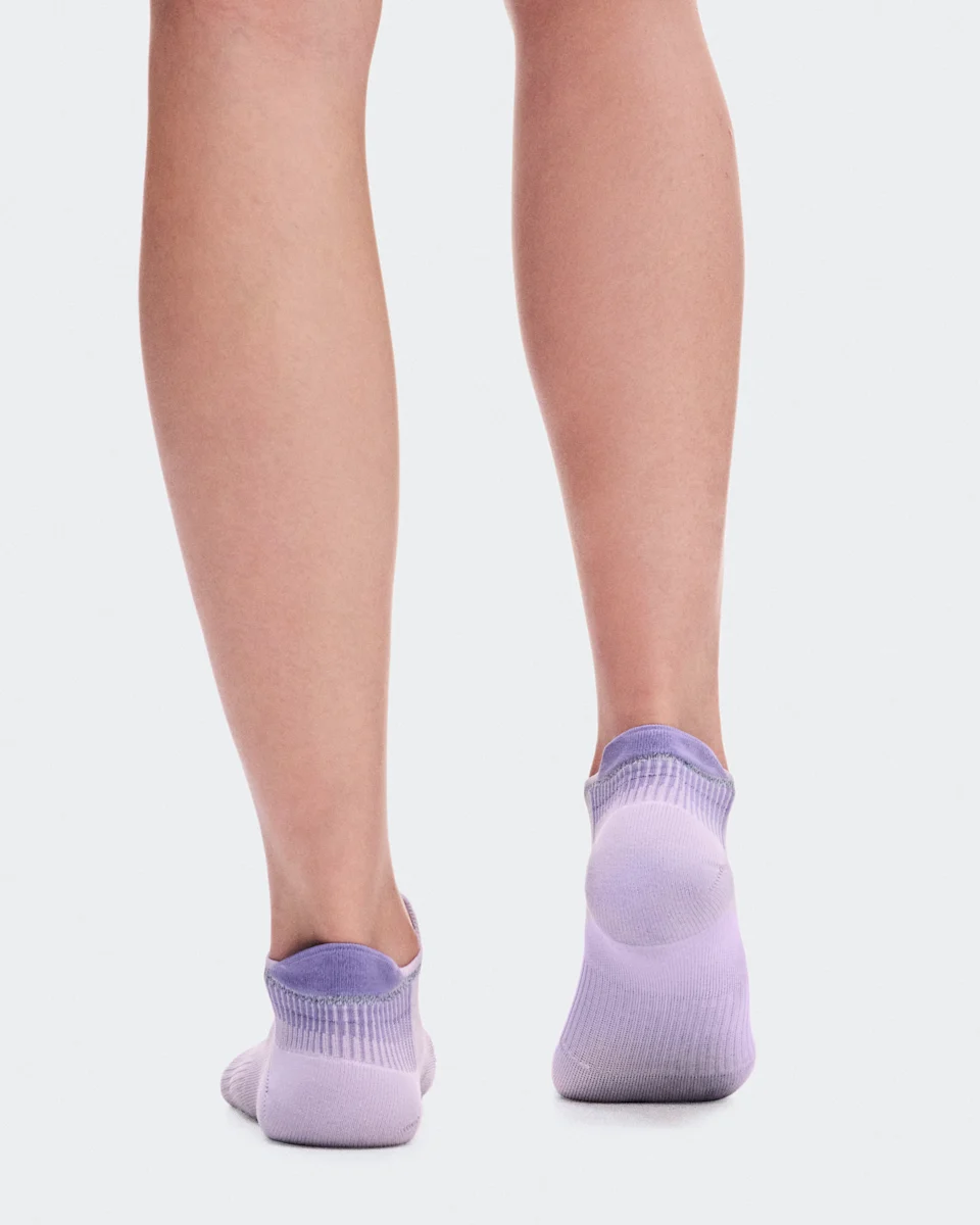 On Performance Run Sock Low Foxglove & Mallow 